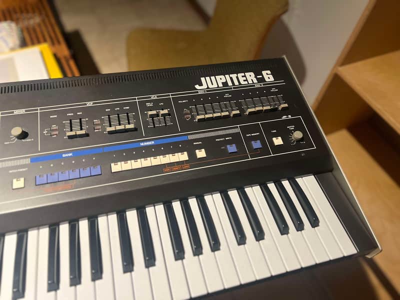 Roland Jupiter-6